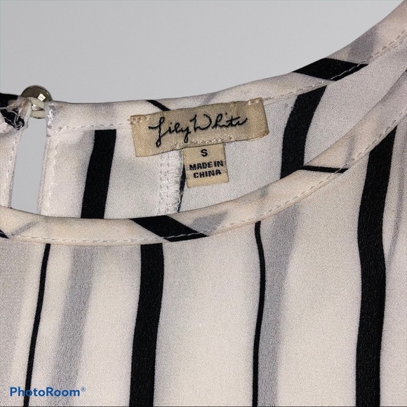 Lily White strip tab sleeve chiffon top - Picture 3 of 3